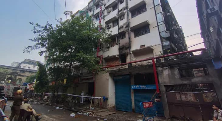 চিৎপুর মোড় সংলগ্ন হোটেলে অগ্নিকাণ্ড: অগ্নিনির্বাপণ ব্যবস্থায় ত্রুটি ছিল, ফায়ার লাইসেন্স রিনিউ হয়নি, জানালেন দমকলের ডিজি