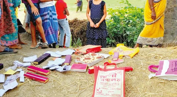 জানলা ভেঙে ২৫ ভরি সোনার গয়না লুট, পুকুরপাড়ে বসে ভাগ বাঁটোয়ারা