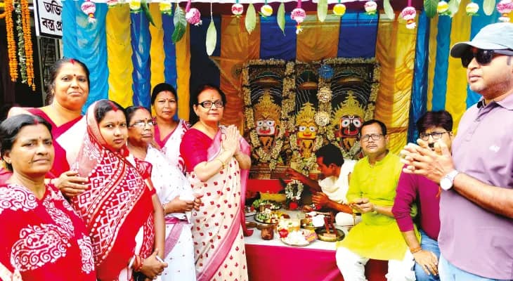 ব্যতিক্রমী সংকল্পে জগন্নাথদেবের পুজো অর্চনা ভাইস চেয়ারম্যানের
