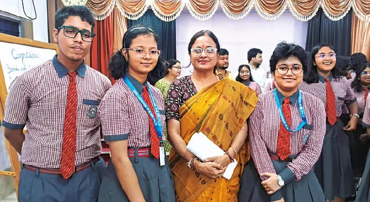 সর্বভারতীয় আইসিএসই পরীক্ষায় বাজিমাৎ মেদিনীপুরের, যুগ্ম দ্বিতীয় বিদ্যাসাগর শিশু নিকেতন স্কুলের দুই ছাত্রী