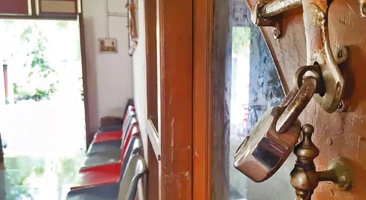 শ্যামনগরের খ্রিস্টান হাসপাতালের দীর্ঘদিন তালা বন্ধ, খোলার উদ্যোগ নিচ্ছেন সাংসদ