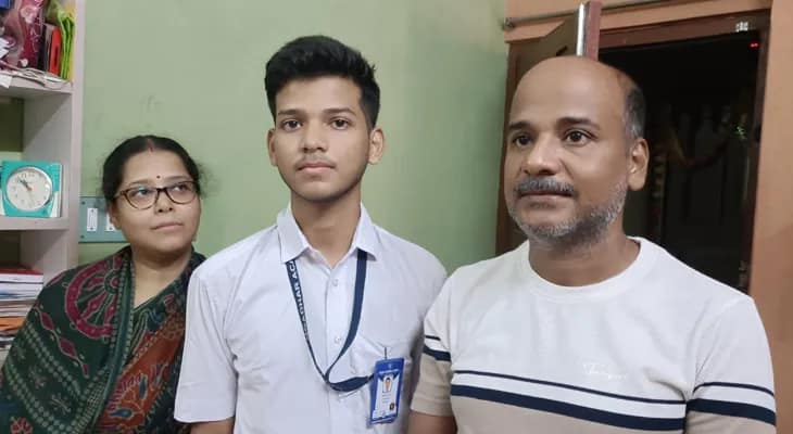 মাধ্যমিকে ৬৮৭ নম্বর পেয়ে নবম স্থানে অঙ্কুশ