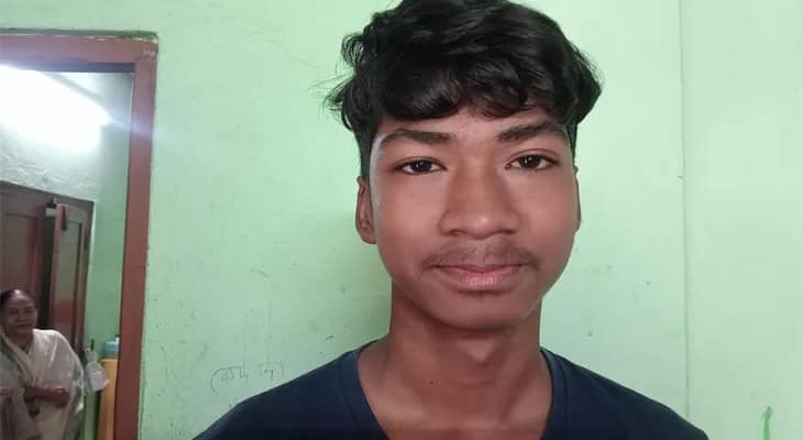 মাধ্যমিকে নবম তুফানগঞ্জ নৃপেন্দ্রনারায়ণ মেমোরিয়াল হাই স্কুলের ছাত্র দেবাঙ্কন দাস (৬৮৭)