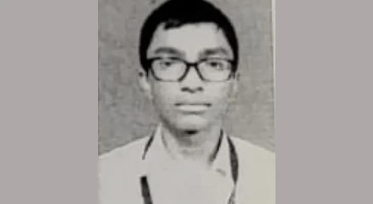মাধ্যমিকে অষ্টম মালদহ রামকৃষ্ণ মিশন বিবেকানন্দ বিদ্যামন্দিরের ছাত্র সৃজন প্রামানিক (৬৮৮)