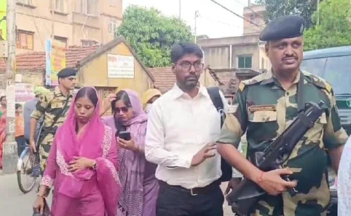 সুসংবাদ ছাড়াই পাঠানকোট থেকে ফিরলেন পাকিস্তানে বন্দি জওয়ান পূর্ণমের স্ত্রী