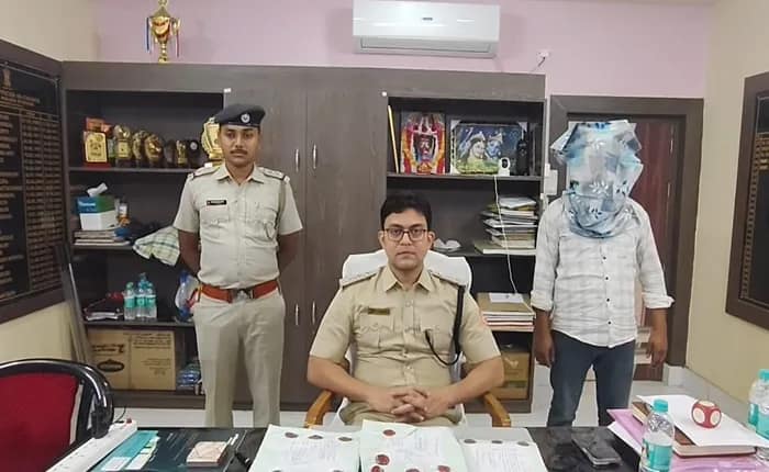 মুর্শিদাবাদের লালগোলায় ৫০১ গ্রাম হেরোইনসহ গ্রেপ্তার যুবক। ধৃতের নাম আব্দুল করিম