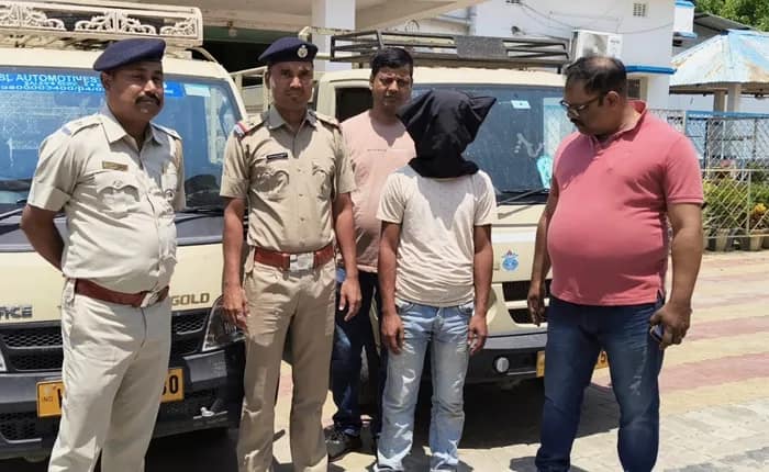 গাড়ি চুরির অভিযোগে কোচবিহারের মেখলিগঞ্জ থেকে ধৃত এক