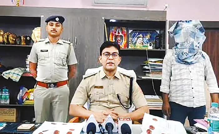 হাত বদলের আগেই লালগোলায় হেরোইন সহ ধৃত মাদক কারবারি