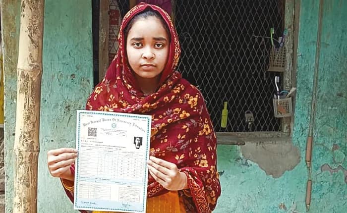 দিদিমার বাড়িতে পড়াশোনা, চিকিৎসক হতে চায় সাদিয়া