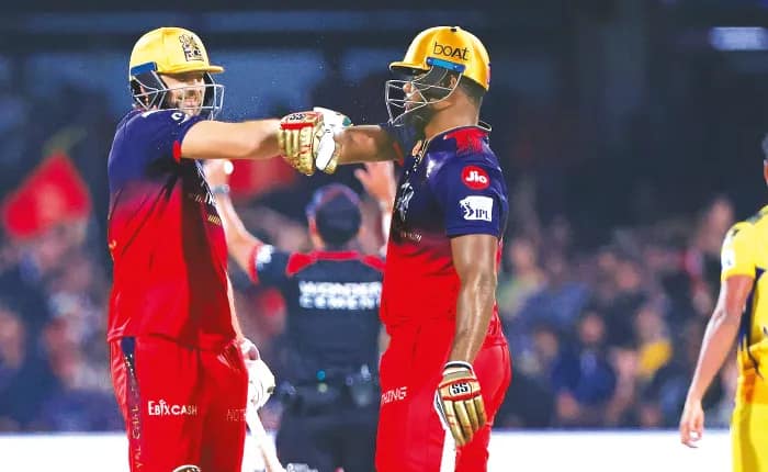চেন্নাইকে হারিয়ে শীর্ষে বেঙ্গালুরু, মাত্র ১৪ বলে হাফ-সেঞ্চুরি শেফার্ডের