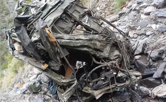 জম্মু ও কাশ্মীরের রামবনে খাদে পড়ল সেনার গাড়ি, নিহত ২ জওয়ান