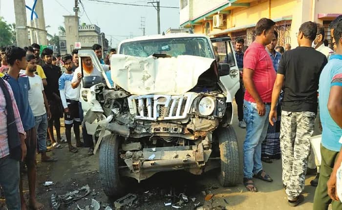 ভরতপুরে ট্রাক ও ছোট গাড়ির মুখোমুখি সংঘর্ষে জখম পাঁচ