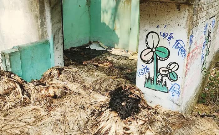 পানিখালিতে পুড়ে ছাই ২ লক্ষ টাকার পাট, দমকলের ২টি ইঞ্জিনের চেষ্টায় নিয়ন্ত্রণে আগুন