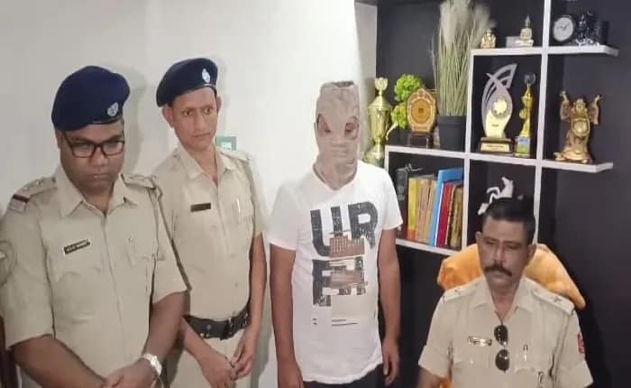রাতে আচমকা হানায় ৩৪ লক্ষ টাকার জাল নোট উদ্ধার বসিরহাটে, ধৃত এক