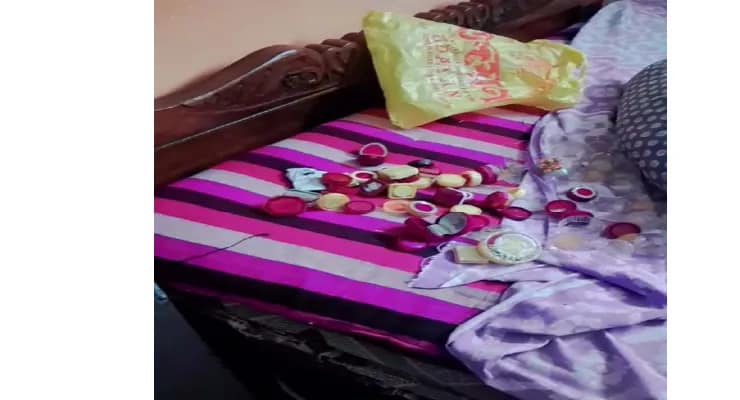 এসি চালিয়ে, ফ্রিজের মিষ্টি খেয়ে দুঃসাহসিক ‘অভিযান’, নাগেরবাজারে ফাঁকা বাড়ি থেকে লুট নগদ ১২ লক্ষ সহ ৪০০ গ্রাম সোনা