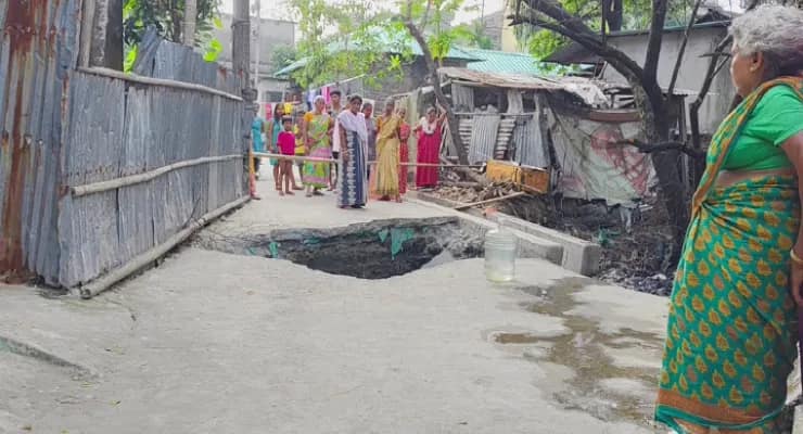 বৃষ্টির জলে কালভার্ট ভাঙায় ঠিকাদারকে তলব