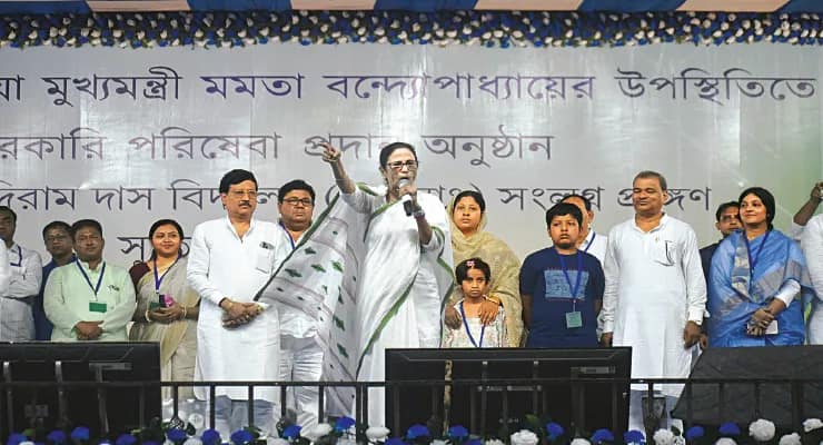 শহিদ জওয়ান ঝন্টুর স্ত্রীকে পুলিস কনস্টেবলের চাকরি দিলেন মমতা