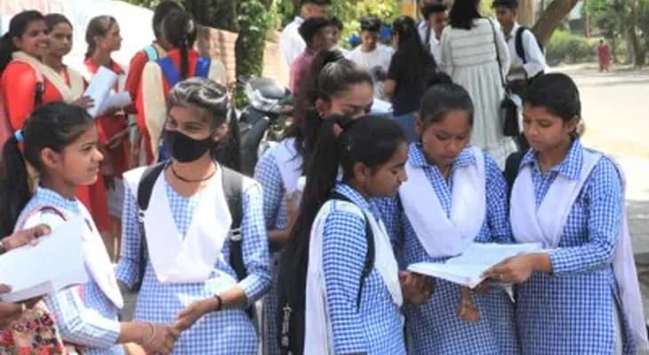উচ্চ মাধ্যমিক ২০২৫: প্রথমে দশে হুগলি থেকে রয়েছেন ১৪ জন পরীক্ষার্থী