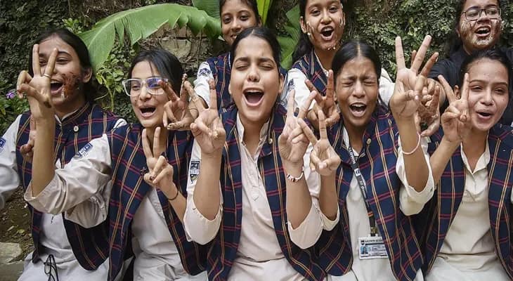 উচ্চ মাধ্যমিকের বিজ্ঞান বিভাগে পাশের হার ৯৯.৪৬ শতাংশ,  বাণিজ্য বিভাগে ৯৭.৫২ শতাংশ ও কলা বিভাগে ৮৮.২৫ শতাংশ