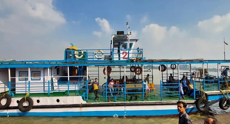 নবদ্বীপে তিনটি ফেরিঘাটে রাত ১০টার পর নৌকা চলাচল বন্ধ