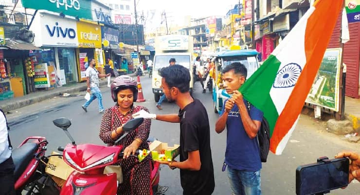 ‘পাক অধিকৃত কাশ্মীরও ছিনিয়ে আনুক সেনা’, জঙ্গি ঘাঁটিতে সফল প্রত্যাঘাতের পরও ফুঁসছে সাধারণ মানুষ