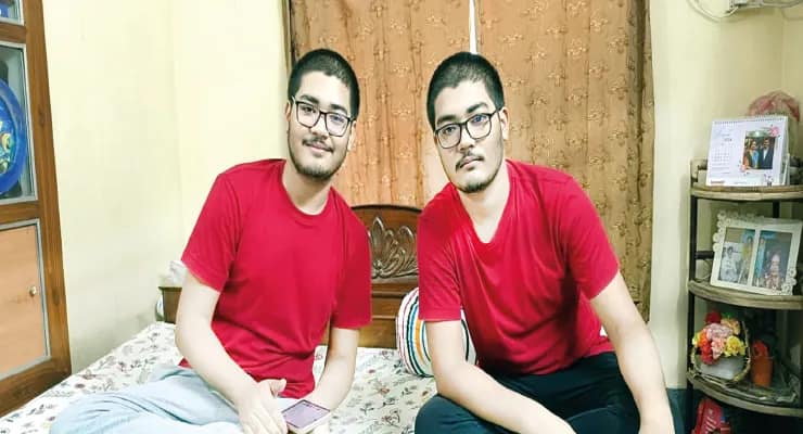 উচ্চ মাধ্যমিকে দশম স্থানে কান্দি রাজ উচ্চ বিদ্যালয়ের অভিষেক, ১ নম্বরের জন্য মেধা তালিকায় ঠাঁই হল না যমজ দাদার