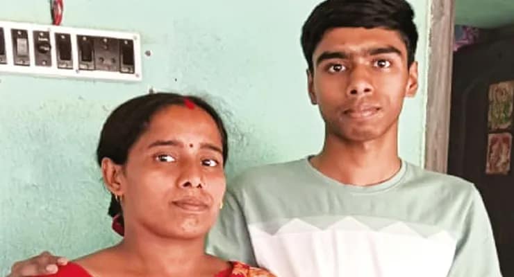 অনটনে ইঞ্জিনিয়ারিং পড়া নিয়ে চিন্তায় রয়েছেন জিৎ
