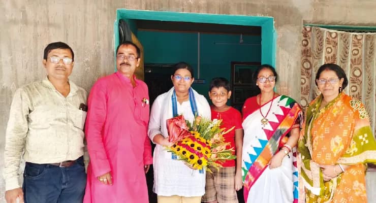 রাজ্যে নবম মহিষাদলের অদ্রিজা হতে চান ডাক্তার