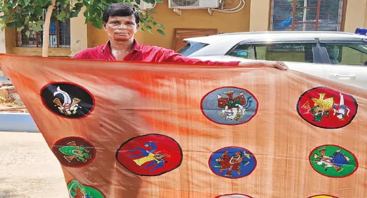 এবার মল্লরাজাদের সময়ে প্রচলিত দশাবতার তাস আঁকা হল শাড়িতে