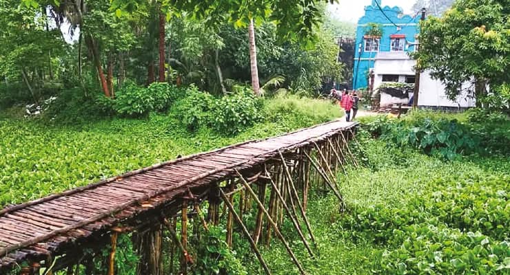 প্রতিশ্রুতিই সার, কৃষ্ণরামপুরের নলেপাড়ায়  পাকা সেতু তৈরি হয়নি, বিপন্ন ৫০টি পরিবার