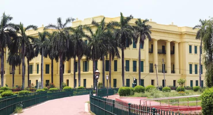 প্রায় পর্যটকশূন্য মুর্শিদাবাদ, বিপাকে পর্যটন ব্যবসার সঙ্গে জড়িত মানুষরা