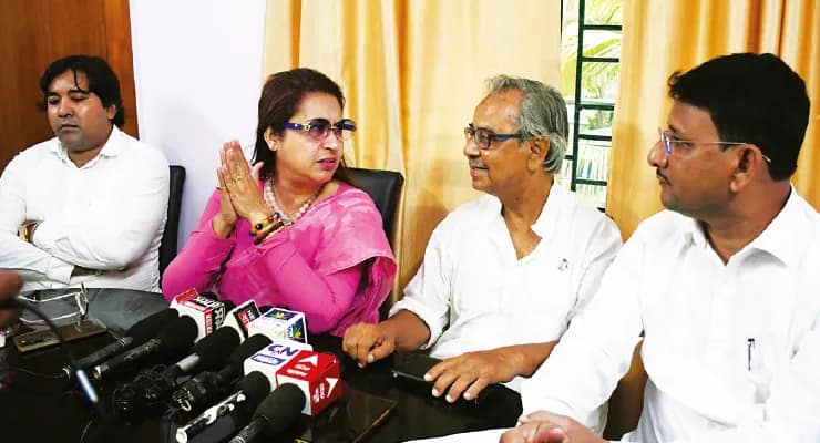 জেলায় ১২টি রাস্তা সংস্কারের উদ্যোগ, জেলা পরিষদের সঙ্গে বৈঠক সাংসদ শতাব্দীর