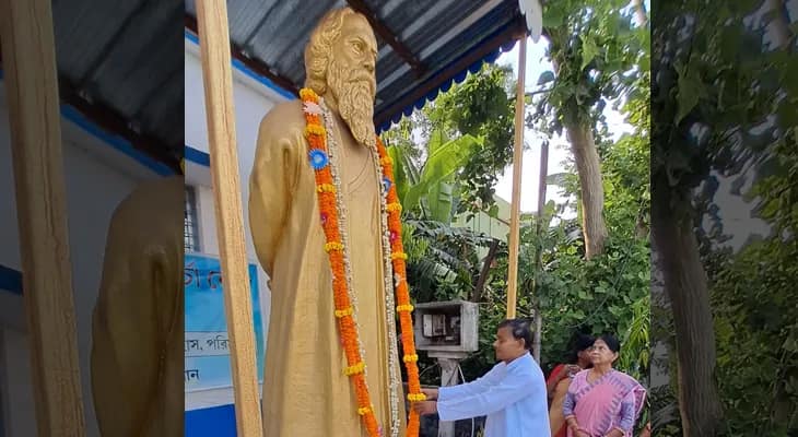 রবীন্দ্র জয়ন্তী উপলক্ষে পূর্ব বর্ধমানের পূর্বস্থলী ১ ব্লকের সংস্কৃতি চর্চা কেন্দ্রে শ্রদ্ধা জানাচ্ছেন মন্ত্রী স্বপন দেবনাথ