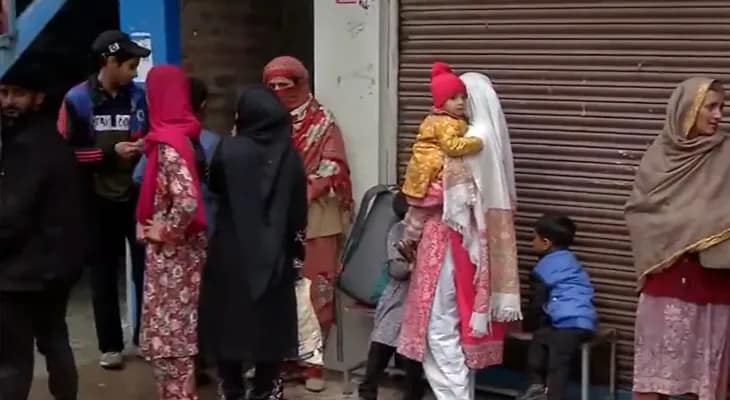 পাকিস্তানের ন্যক্কারজনক হামলার পর জম্মু ও কাশ্মীরের সীমান্ত থেকে সরানো হচ্ছে স্থানীয়দের
