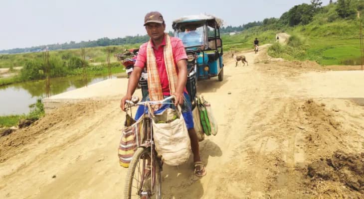 সম্পূর্ণ হয়নি পথশ্রী প্রকল্পের কাজ, ক্ষোভ