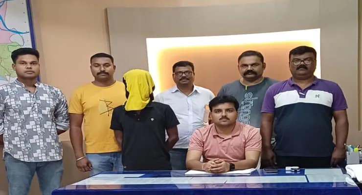 নদীয়ার হোগালবেড়িয়া থেকে ৮০০ বোতল নিষিদ্ধ কাশির সিরাপ সহ গ্রেপ্তার ১