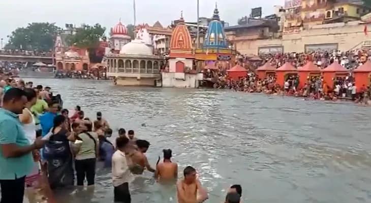 বৈশাখী পূর্ণিমা উপলক্ষে হরিদ্বারে গঙ্গাস্নান করলেন পুণ্যার্থীরা
