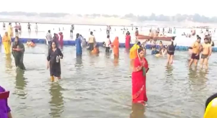 বুদ্ধ পূর্ণিমা উপলক্ষে প্রয়াগরাজে পুণ্যস্নান করতে ভিড় ভক্তদের