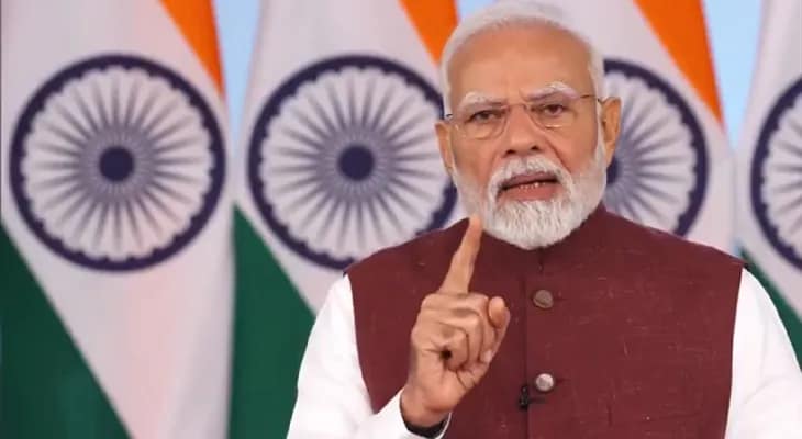 আদমপুর বায়ুসেনার ঘাঁটি থেকে বক্তব্য রাখছেন প্রধানমন্ত্রী নরেন্দ্র মোদি