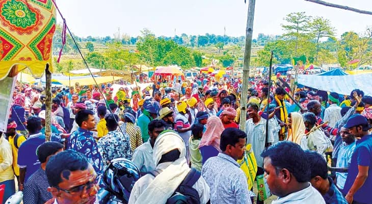 রক্তপাতহীন শিকার উৎসব, সফল পুলিস, মুরগির মাংসে ভূরিভোজ অযোধ্যায়