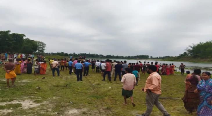 মর্মান্তিক! কাগজের প্রতিমা নিরঞ্জন করতে  নেমে আত্রেয়ী নদীতে তলিয়ে মৃত দুই শিশু