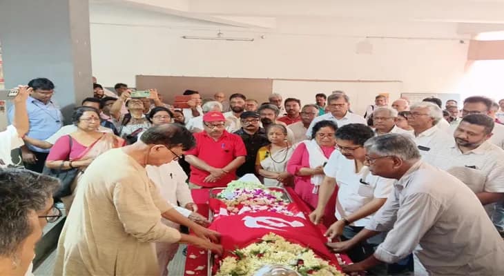 প্রয়াত সিপিএম নেতা নেপালদেব ভট্টাচার্যকে শ্রমিক ভবনে শেষ শ্রদ্ধা জানালেন মহম্মদ সেলিমরা