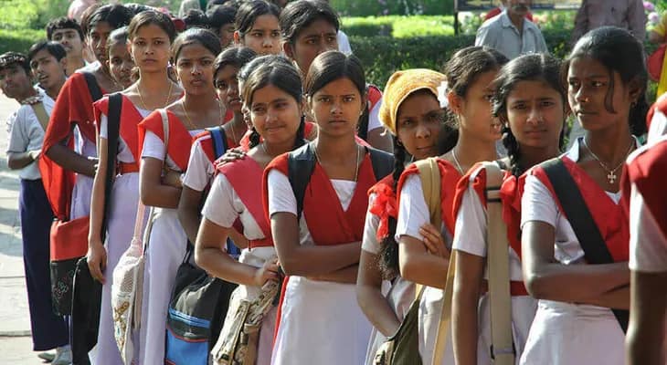 উচ্চশিক্ষায় আগ্রহ হারাচ্ছে ছাত্রীরা, চিন্তায় শিক্ষামহল