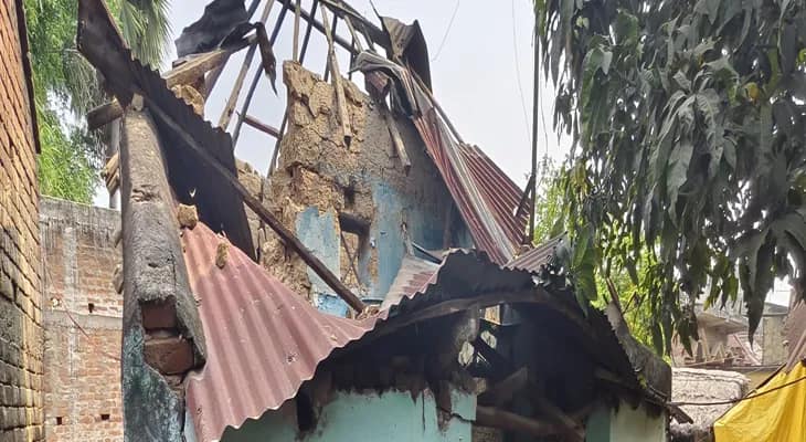 বীরভূমের সিউড়ি থানার কুখুডিহিতে একটি পরিত্যক্ত বাড়িতে বোমা বিস্ফোরণ