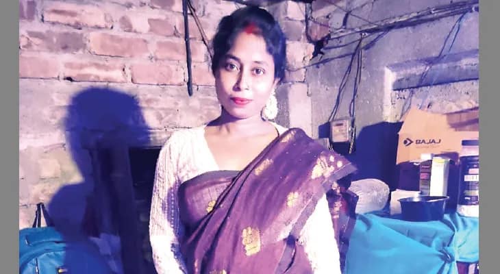 ফেসবুক, হোয়াটসঅ্যাপ রিলে চুরির কিনারা, পরিচারিকার থেকে উদ্ধার দামি বেনারসি ও সোনার গয়না