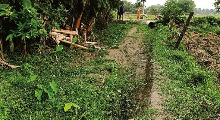 সেচনালার গতিপথ পরিবর্তন করে হিউমপাইপ বসানোর অভিযোগ