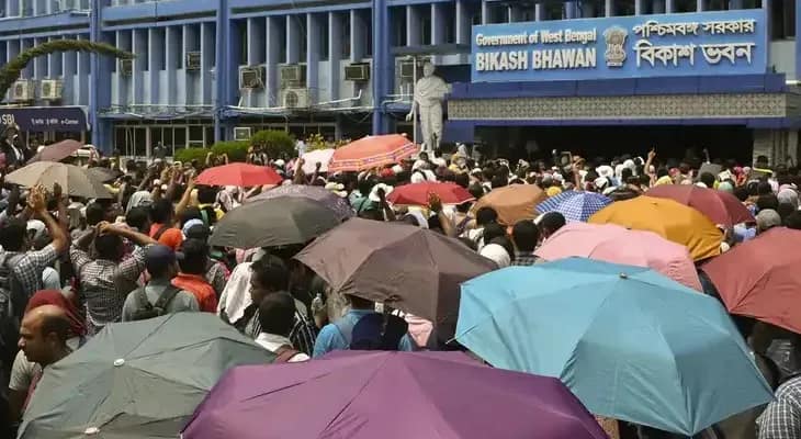 ফের বিকাশ ভবনের সামনে উত্তেজনা