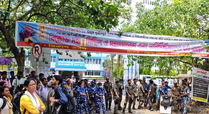 ‘পুলিস সংযত থেকেছে, ধৈর্যের সঙ্গে কাজ করেছে’, বিকাশভবনে অশান্তির ঘটনায় বক্তব্য পুলিসের