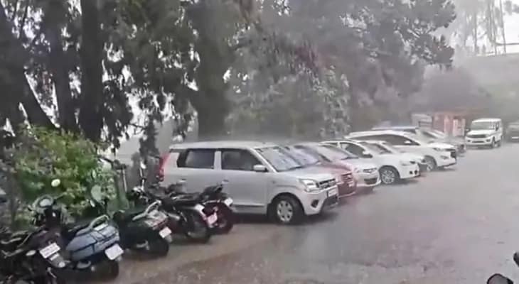 তামিলনাড়ুর উটিতে ব্যাপক বৃষ্টি, জলমগ্ন একাধিক রাস্তা