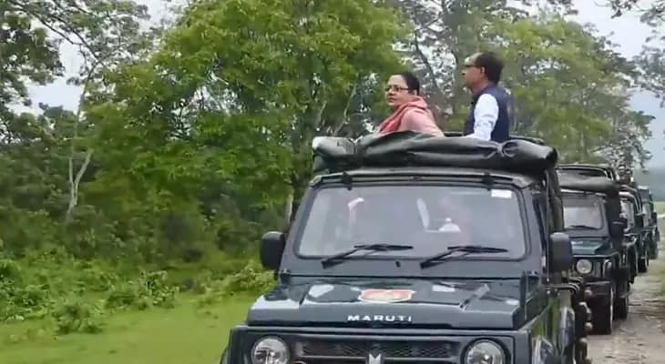 অসমের কাজিরাঙ্গায় জঙ্গল সাফারিতে কেন্দ্রীয় মন্ত্রী শিবরাজ সিং চৌহান